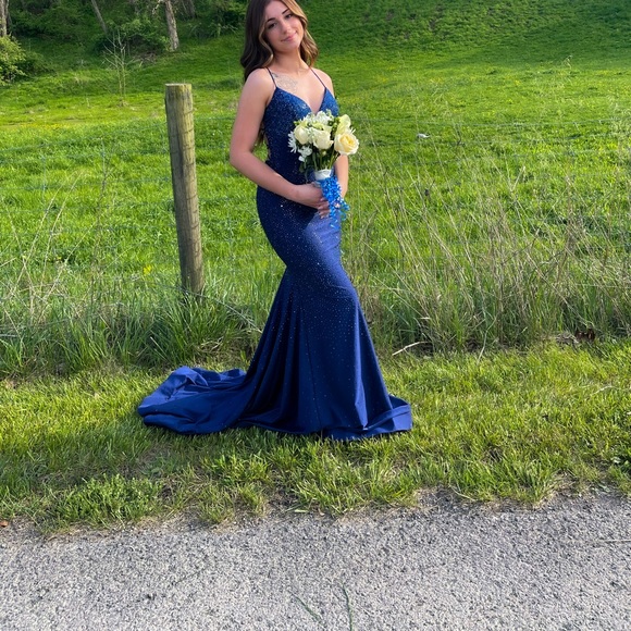 Lavish prom dress - Picture 3 of 6